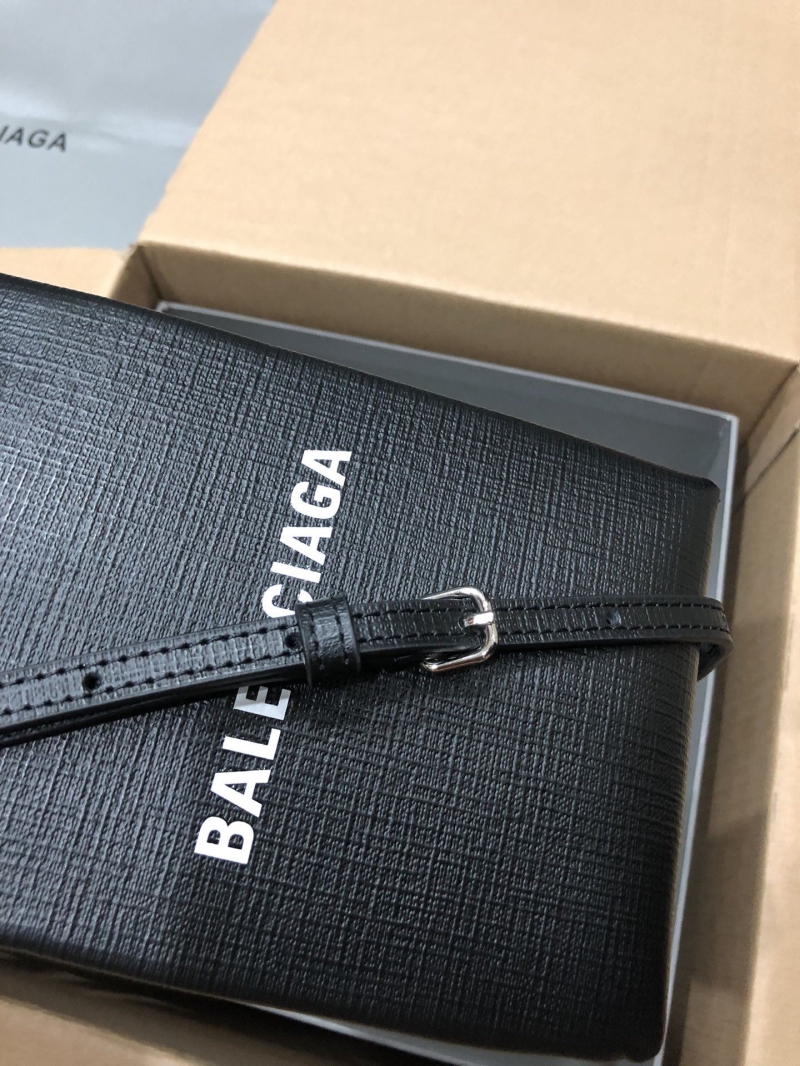 Ba1en*iaga shopping bags